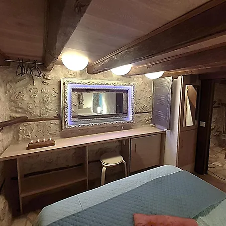 Agoriani Art - 4 Seasons' Natural Living Feriehus Lílaia