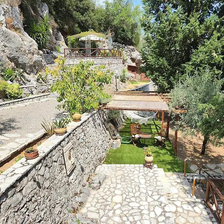 Agoriani Art - 4 Seasons' Natural Living Feriehus Lílaia